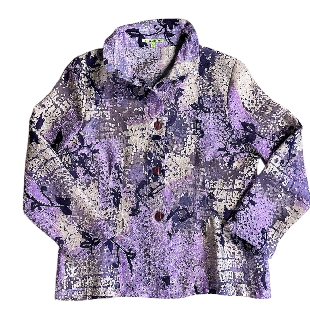 Trisha Tyler Lace Blouse.  Size PL. 21” Pit to Pit (42” top) 
23” Length